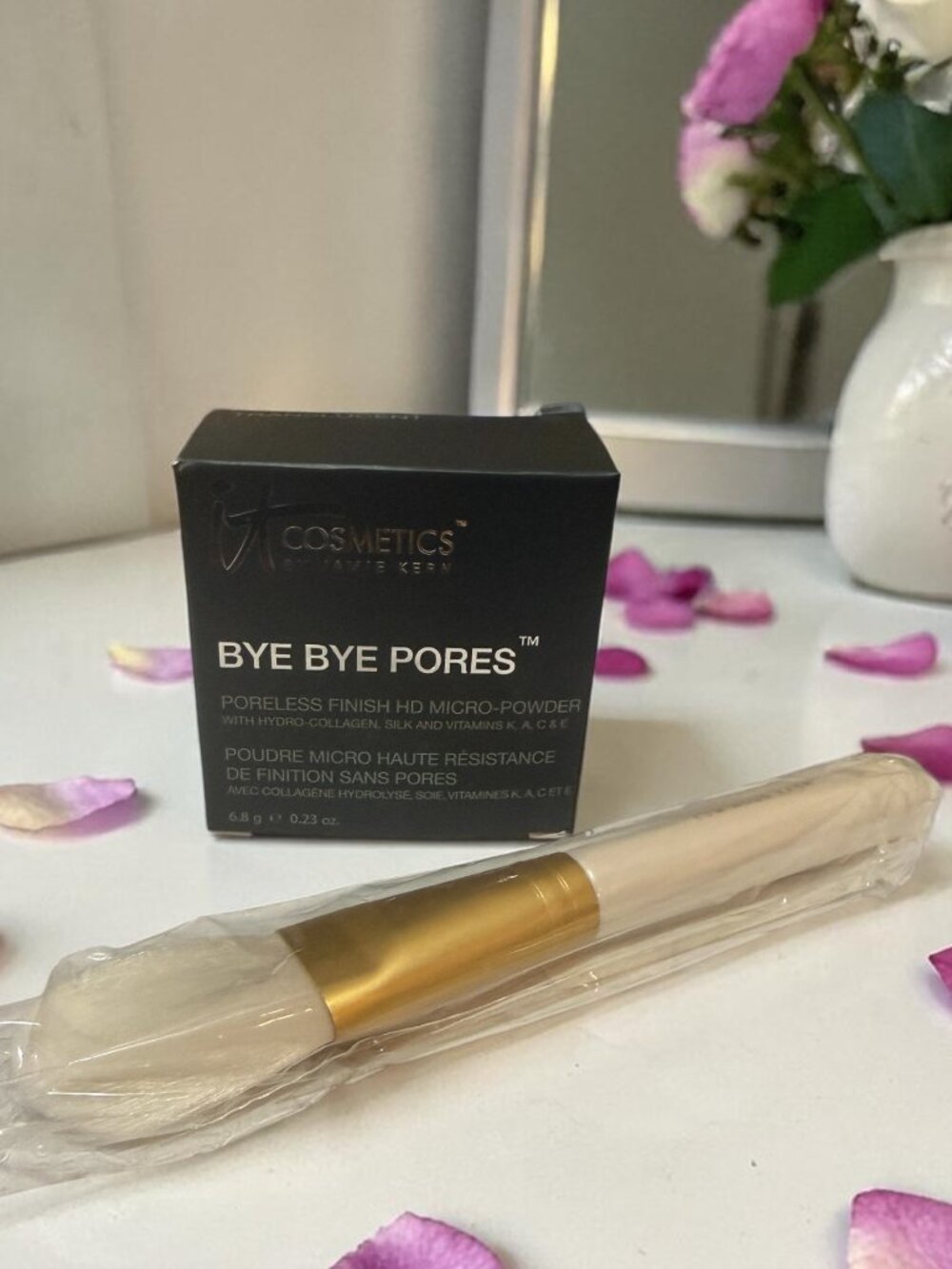 iT Cosmetics BYE BYE PORES Poreless Finish HD Micro-Powder w/Brush - NEW